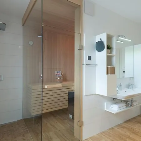 Moderne Mit Eigener Sauna Und Balkon - Pauline 06